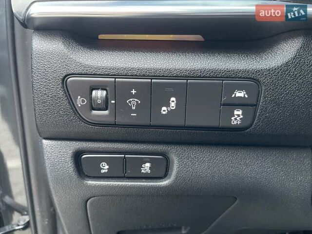 Серый Киа Niro, объемом двигателя 0 л и пробегом 74 тыс. км за 22700 $, фото 25 на Automoto.ua