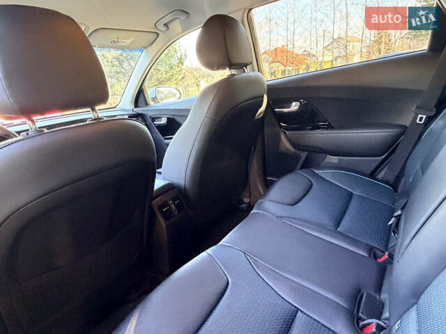 Сірий Кіа Niro, об'ємом двигуна 0 л та пробігом 60 тис. км за 22400 $, фото 20 на Automoto.ua