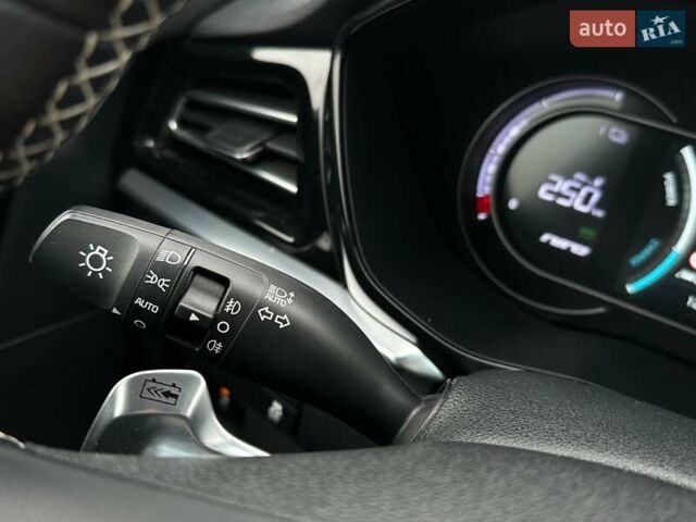 Серый Киа Niro, объемом двигателя 0 л и пробегом 44 тыс. км за 24900 $, фото 39 на Automoto.ua