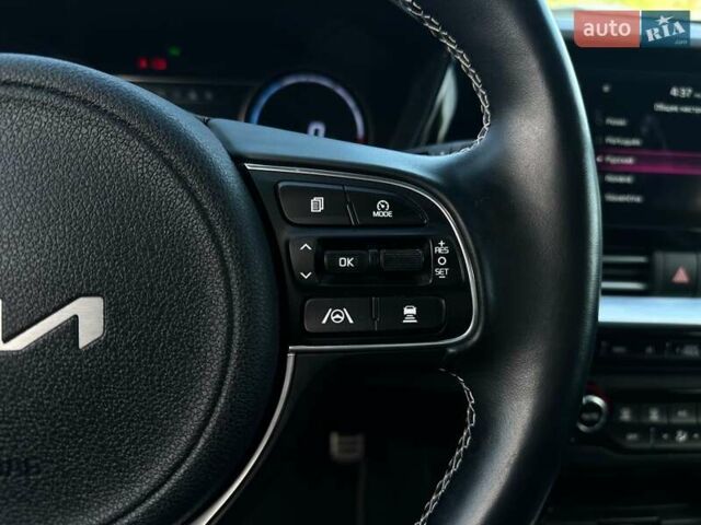 Серый Киа Niro, объемом двигателя 0 л и пробегом 73 тыс. км за 24900 $, фото 45 на Automoto.ua