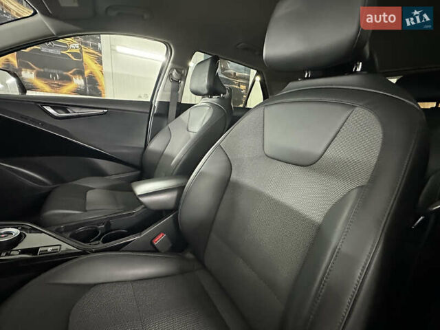 Серый Киа Niro, объемом двигателя 0 л и пробегом 120 тыс. км за 20900 $, фото 65 на Automoto.ua