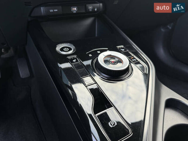 Серый Киа Niro, объемом двигателя 0 л и пробегом 95 тыс. км за 22700 $, фото 73 на Automoto.ua