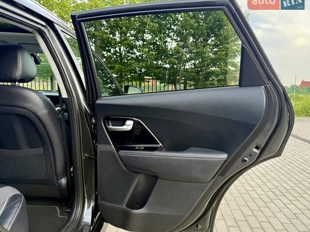 Сірий Кіа Niro, об'ємом двигуна 0 л та пробігом 84 тис. км за 18950 $, фото 82 на Automoto.ua