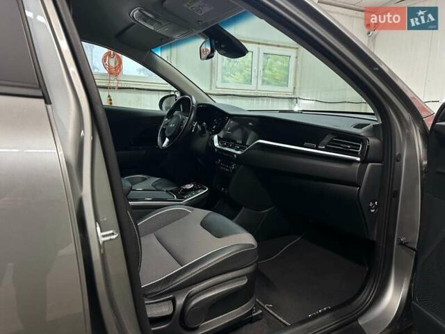 Сірий Кіа Niro, об'ємом двигуна 0 л та пробігом 38 тис. км за 24800 $, фото 74 на Automoto.ua