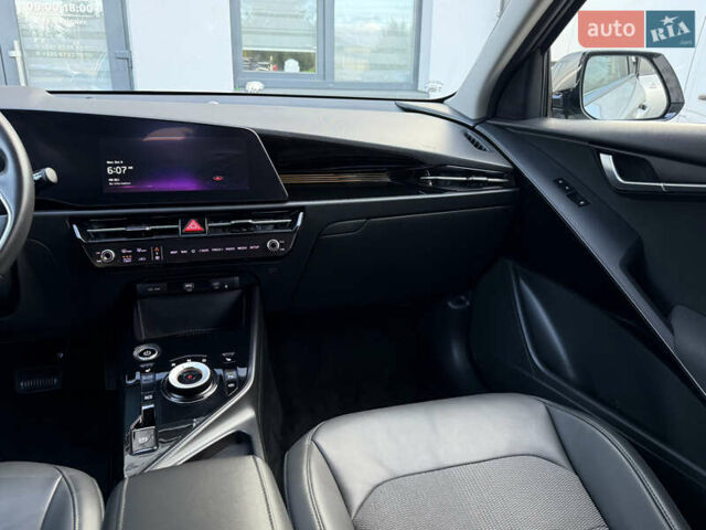 Серый Киа Niro, объемом двигателя 0 л и пробегом 95 тыс. км за 22700 $, фото 62 на Automoto.ua