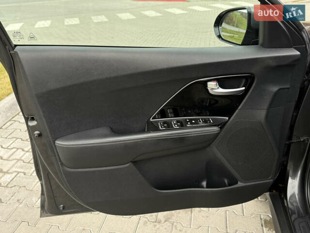 Сірий Кіа Niro, об'ємом двигуна 0 л та пробігом 81 тис. км за 18700 $, фото 15 на Automoto.ua