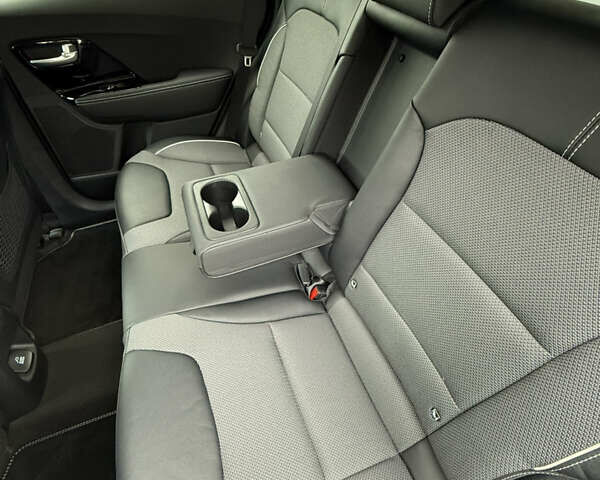 Серый Киа Niro, объемом двигателя 0 л и пробегом 37 тыс. км за 24400 $, фото 9 на Automoto.ua