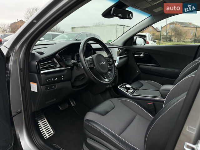 Серый Киа Niro, объемом двигателя 0 л и пробегом 70 тыс. км за 24400 $, фото 39 на Automoto.ua