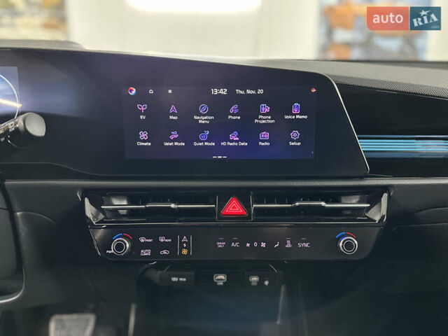 Серый Киа Niro, объемом двигателя 0 л и пробегом 120 тыс. км за 20900 $, фото 71 на Automoto.ua