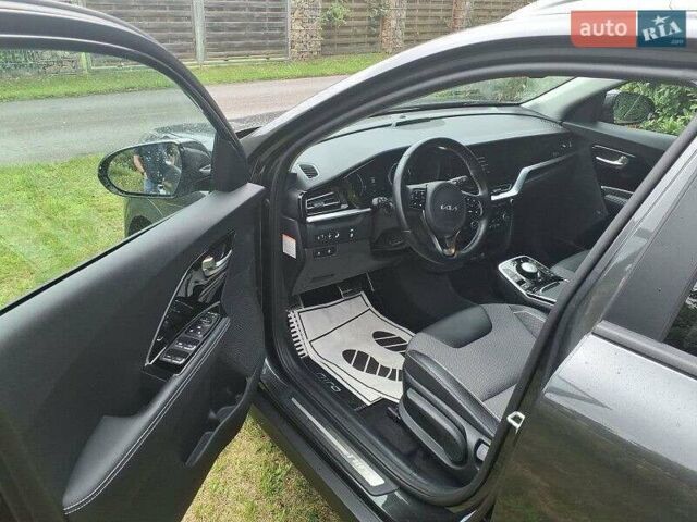 Сірий Кіа Niro, об'ємом двигуна 0 л та пробігом 72 тис. км за 22999 $, фото 106 на Automoto.ua