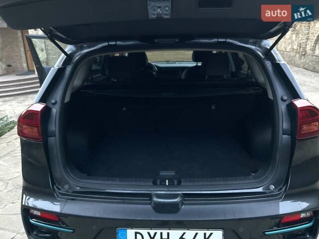 Серый Киа Niro, объемом двигателя 0 л и пробегом 82 тыс. км за 15999 $, фото 33 на Automoto.ua