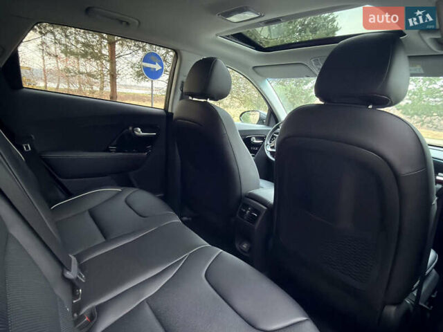 Серый Киа Niro, объемом двигателя 0 л и пробегом 40 тыс. км за 25900 $, фото 16 на Automoto.ua