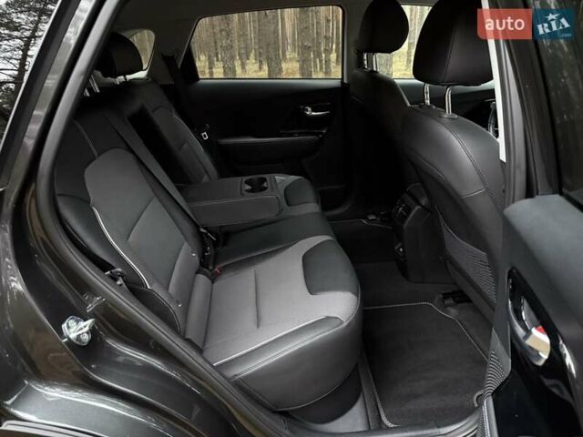 Сірий Кіа Niro, об'ємом двигуна 0 л та пробігом 72 тис. км за 22999 $, фото 70 на Automoto.ua