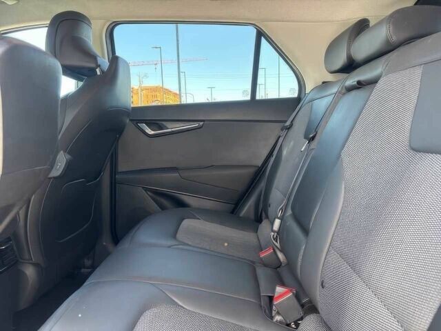 Серый Киа Niro, объемом двигателя 0 л и пробегом 19 тыс. км за 14600 $, фото 7 на Automoto.ua