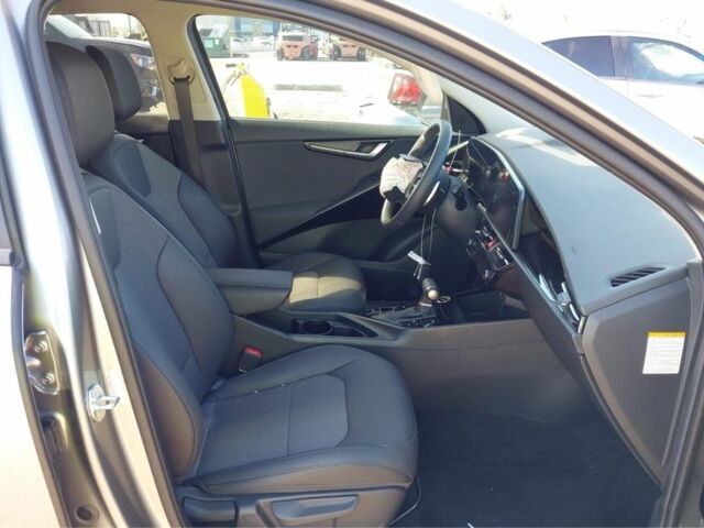 Серый Киа Niro, объемом двигателя 1.6 л и пробегом 21 тыс. км за 372 $, фото 5 на Automoto.ua