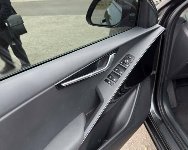 Сірий Кіа Niro, об'ємом двигуна 1.58 л та пробігом 7 тис. км за 22500 $, фото 17 на Automoto.ua