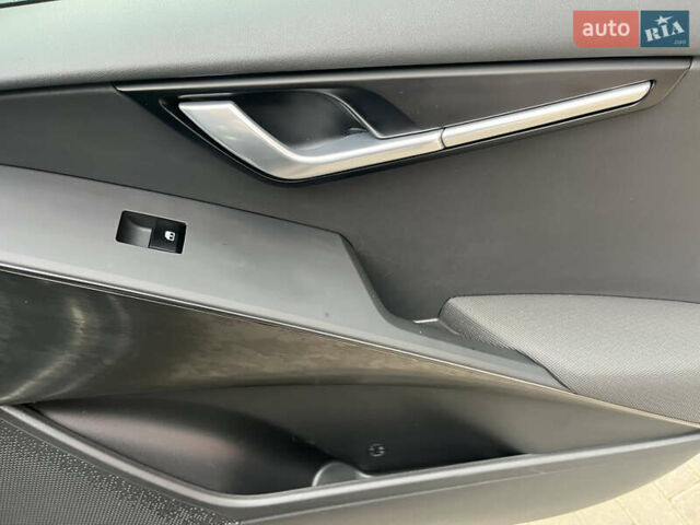 Сірий Кіа Niro, об'ємом двигуна 0 л та пробігом 43 тис. км за 25800 $, фото 31 на Automoto.ua