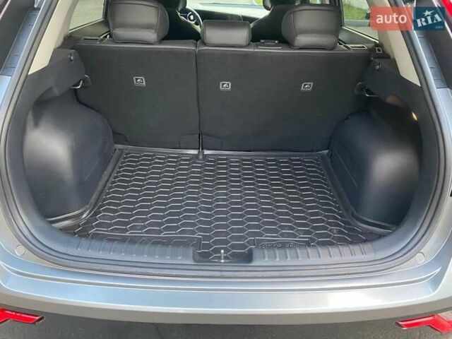 Серый Киа Niro, объемом двигателя 0 л и пробегом 170 тыс. км за 20500 $, фото 4 на Automoto.ua