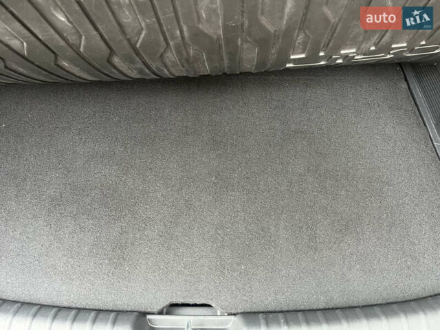 Сірий Кіа Niro, об'ємом двигуна 0 л та пробігом 43 тис. км за 25800 $, фото 43 на Automoto.ua