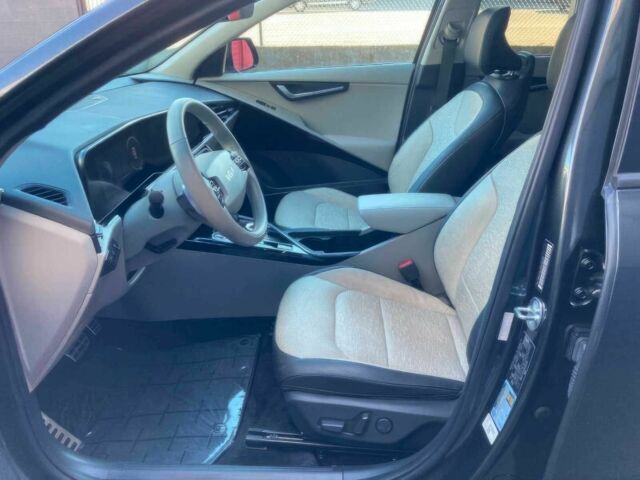 Серый Киа Niro, объемом двигателя 0 л и пробегом 25 тыс. км за 11000 $, фото 8 на Automoto.ua