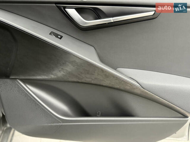 Серый Киа Niro, объемом двигателя 0 л и пробегом 54 тыс. км за 26700 $, фото 52 на Automoto.ua