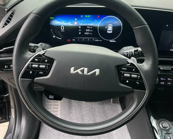 Сірий Кіа Niro, об'ємом двигуна 0 л та пробігом 43 тис. км за 25800 $, фото 19 на Automoto.ua
