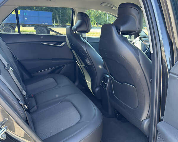 Серый Киа Niro, объемом двигателя 0 л и пробегом 32 тыс. км за 24800 $, фото 17 на Automoto.ua