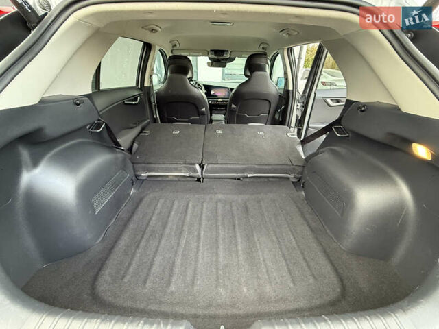 Сірий Кіа Niro, об'ємом двигуна 0 л та пробігом 35 тис. км за 23900 $, фото 86 на Automoto.ua