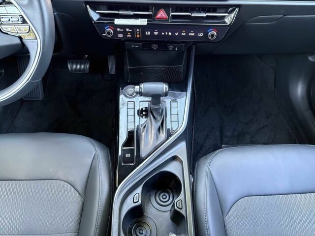 Киа Niro 2023 в Мукачеве на Automoto.ua Серый Киа Niro, объемом двигателя 1.6 л и пробегом 18 тыс. км за 17000 $, фото 21 на Automoto.ua