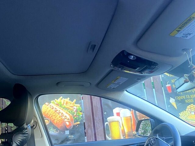 Серый Киа Niro, объемом двигателя 1.6 л и пробегом 14 тыс. км за 33000 $, фото 3 на Automoto.ua