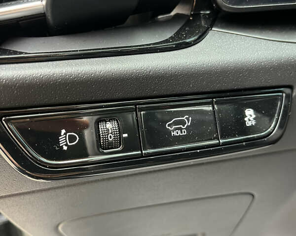 Серый Киа Niro, объемом двигателя 0 л и пробегом 43 тыс. км за 26700 $, фото 22 на Automoto.ua