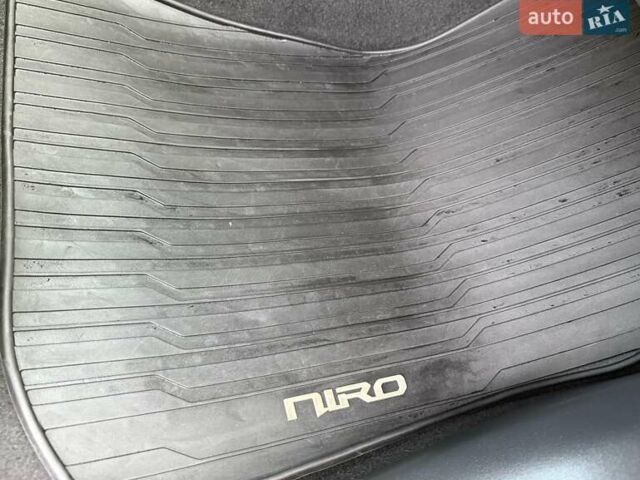 Сірий Кіа Niro, об'ємом двигуна 0 л та пробігом 42 тис. км за 25950 $, фото 165 на Automoto.ua