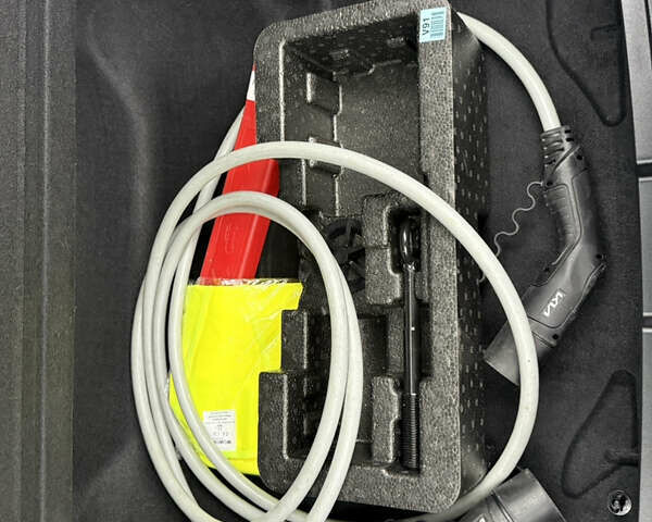 Серый Киа Niro, объемом двигателя 0 л и пробегом 54 тыс. км за 26700 $, фото 98 на Automoto.ua