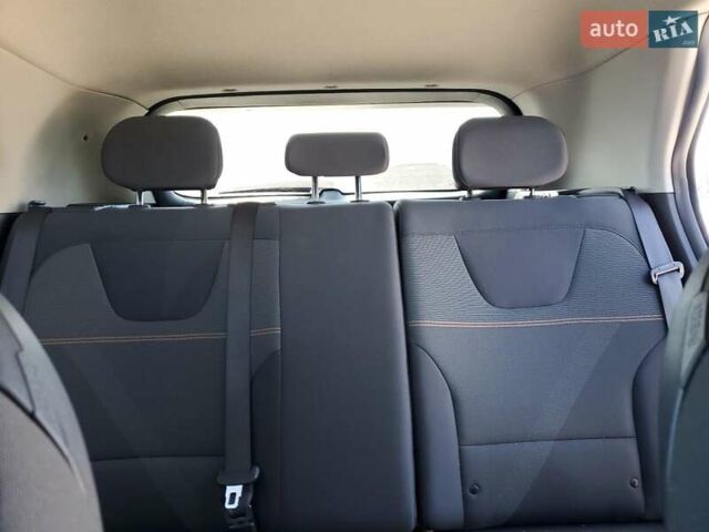 Сірий Кіа Niro, об'ємом двигуна 1.58 л та пробігом 44 тис. км за 6300 $, фото 9 на Automoto.ua