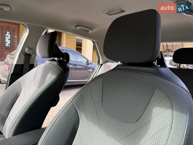 Сірий Кіа Niro, об'ємом двигуна 0 л та пробігом 42 тис. км за 25950 $, фото 53 на Automoto.ua