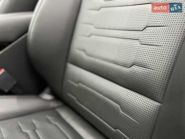 Серый Киа Niro, объемом двигателя 0 л и пробегом 54 тыс. км за 26700 $, фото 68 на Automoto.ua