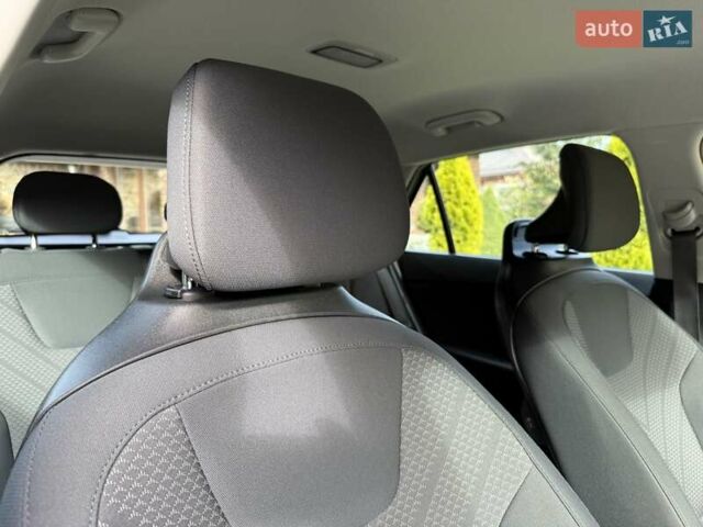 Сірий Кіа Niro, об'ємом двигуна 0 л та пробігом 42 тис. км за 25950 $, фото 161 на Automoto.ua