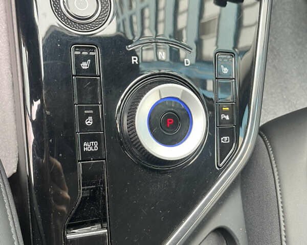 Сірий Кіа Niro, об'ємом двигуна 0 л та пробігом 43 тис. км за 25800 $, фото 25 на Automoto.ua