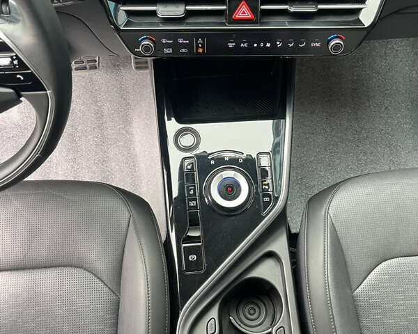 Сірий Кіа Niro, об'ємом двигуна 0 л та пробігом 43 тис. км за 25800 $, фото 24 на Automoto.ua