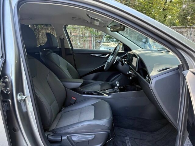 Киа Niro 2023 в Мукачеве на Automoto.ua Серый Киа Niro, объемом двигателя 1.6 л и пробегом 18 тыс. км за 17000 $, фото 11 на Automoto.ua