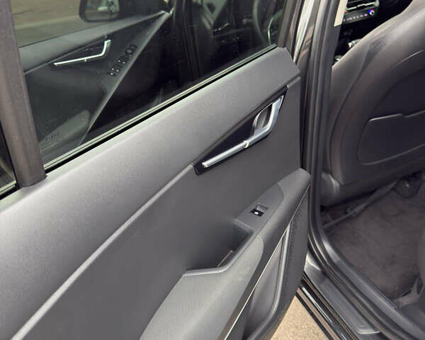 Сірий Кіа Niro, об'ємом двигуна 1.58 л та пробігом 7 тис. км за 22500 $, фото 14 на Automoto.ua