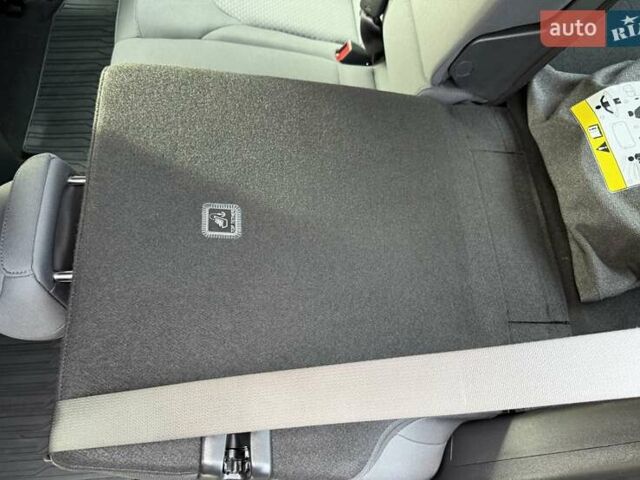 Сірий Кіа Niro, об'ємом двигуна 0 л та пробігом 42 тис. км за 25950 $, фото 138 на Automoto.ua