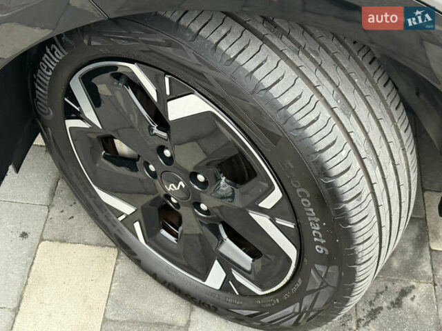 Серый Киа Niro, объемом двигателя 0 л и пробегом 54 тыс. км за 26700 $, фото 26 на Automoto.ua