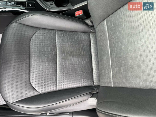 Сірий Кіа Niro, об'ємом двигуна 0 л та пробігом 43 тис. км за 25800 $, фото 18 на Automoto.ua