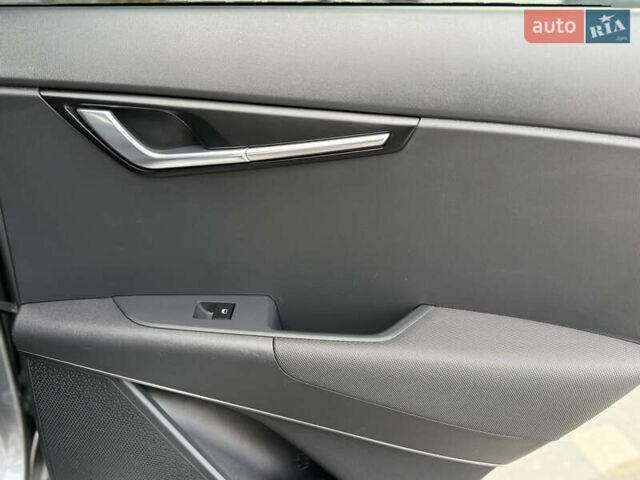 Сірий Кіа Niro, об'ємом двигуна 0 л та пробігом 35 тис. км за 23900 $, фото 79 на Automoto.ua