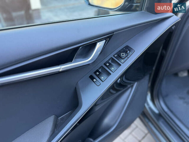 Сірий Кіа Niro, об'ємом двигуна 0 л та пробігом 50 тис. км за 23500 $, фото 18 на Automoto.ua