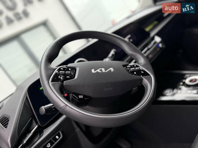Серый Киа Niro, объемом двигателя 0 л и пробегом 54 тыс. км за 26700 $, фото 57 на Automoto.ua
