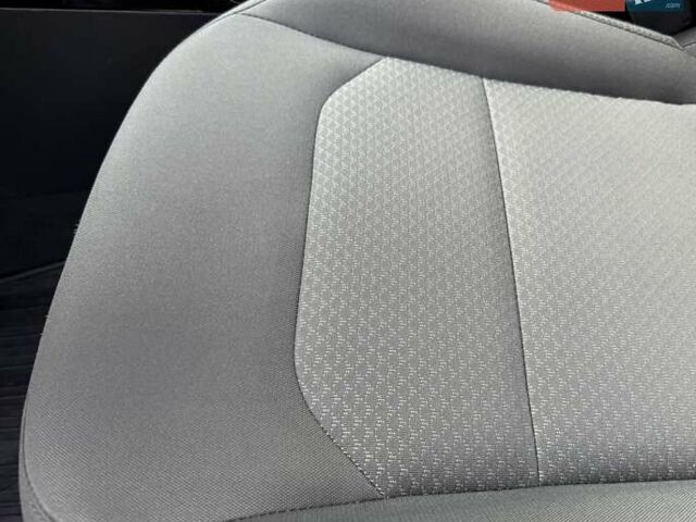 Сірий Кіа Niro, об'ємом двигуна 0 л та пробігом 42 тис. км за 25950 $, фото 63 на Automoto.ua