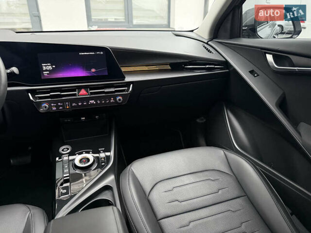 Серый Киа Niro, объемом двигателя 0 л и пробегом 54 тыс. км за 26700 $, фото 85 на Automoto.ua