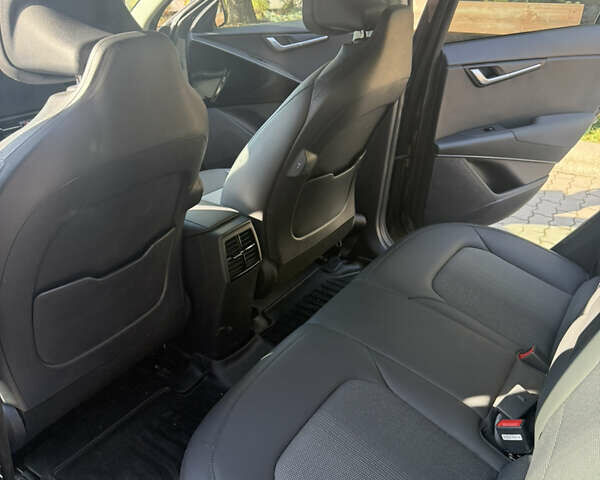 Сірий Кіа Niro, об'ємом двигуна 0 л та пробігом 11 тис. км за 20200 $, фото 7 на Automoto.ua